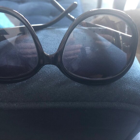 Early 2000 Givenchy large black sunglasses, like Audrey Hepburn's - Picture 4 of 4